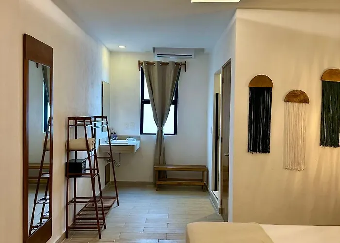 Nomads Party Hotel